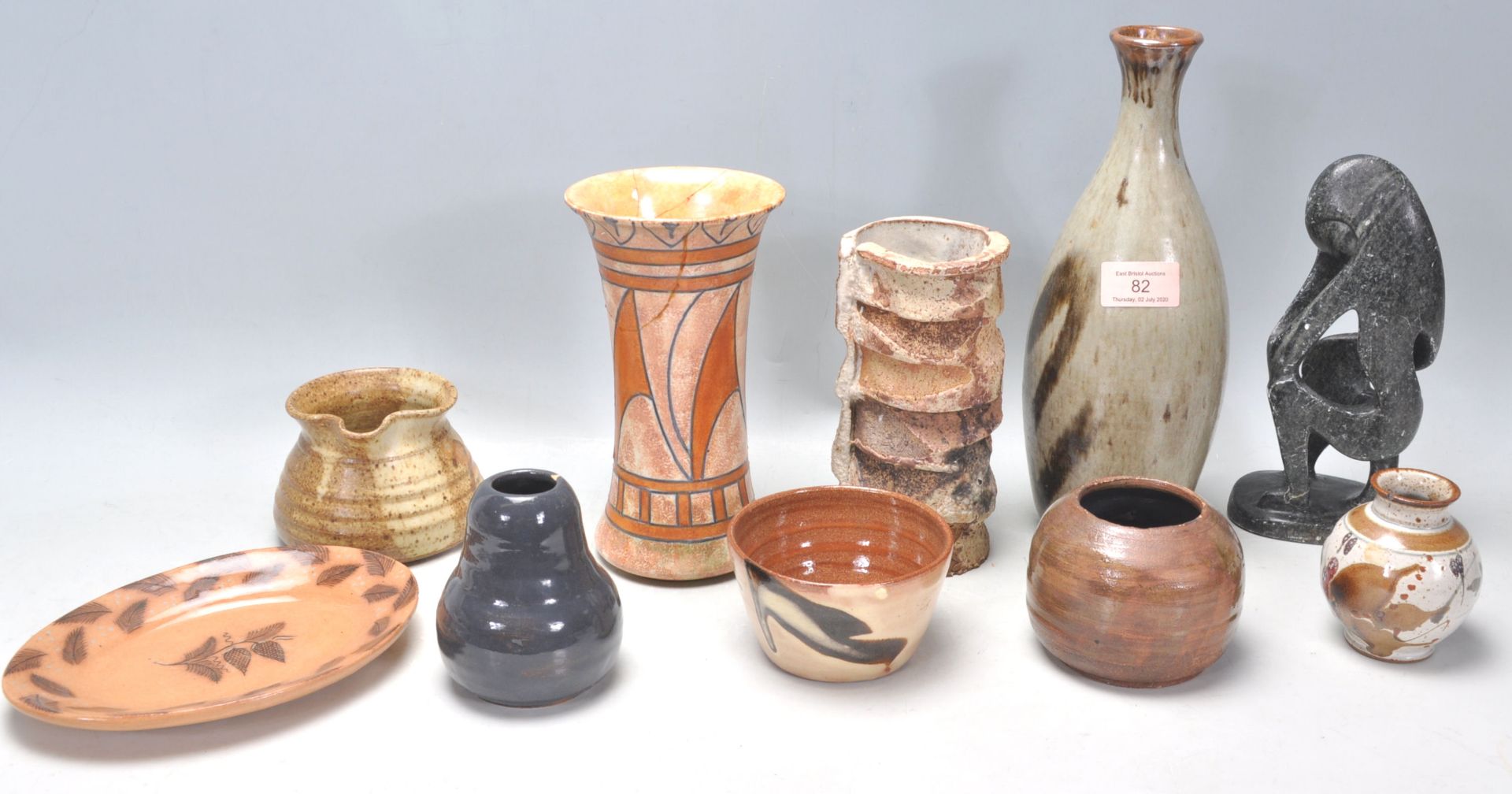 A mixed collection of Studio Art Pottery pieces to include a glazed bottle vase, chimney pot type - Bild 2 aus 11