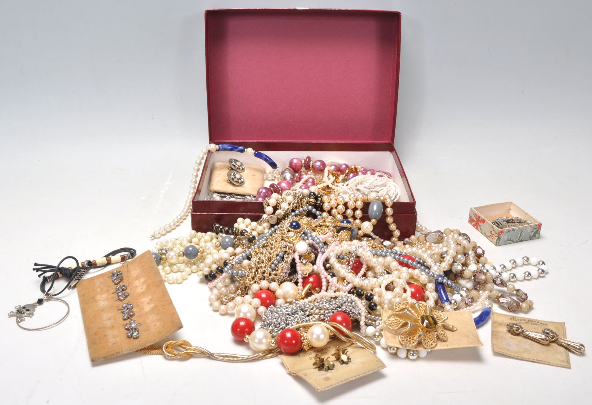 A collection of vintage costume jewellery to include mid Century gilt brooches and earrings