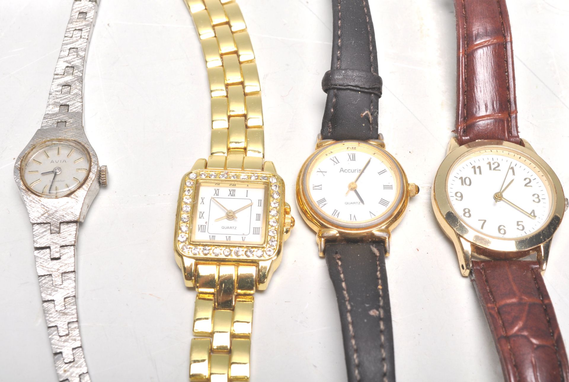 A collection of vintage ladies and gentleman's wrist watches of various different styles to - Bild 6 aus 15