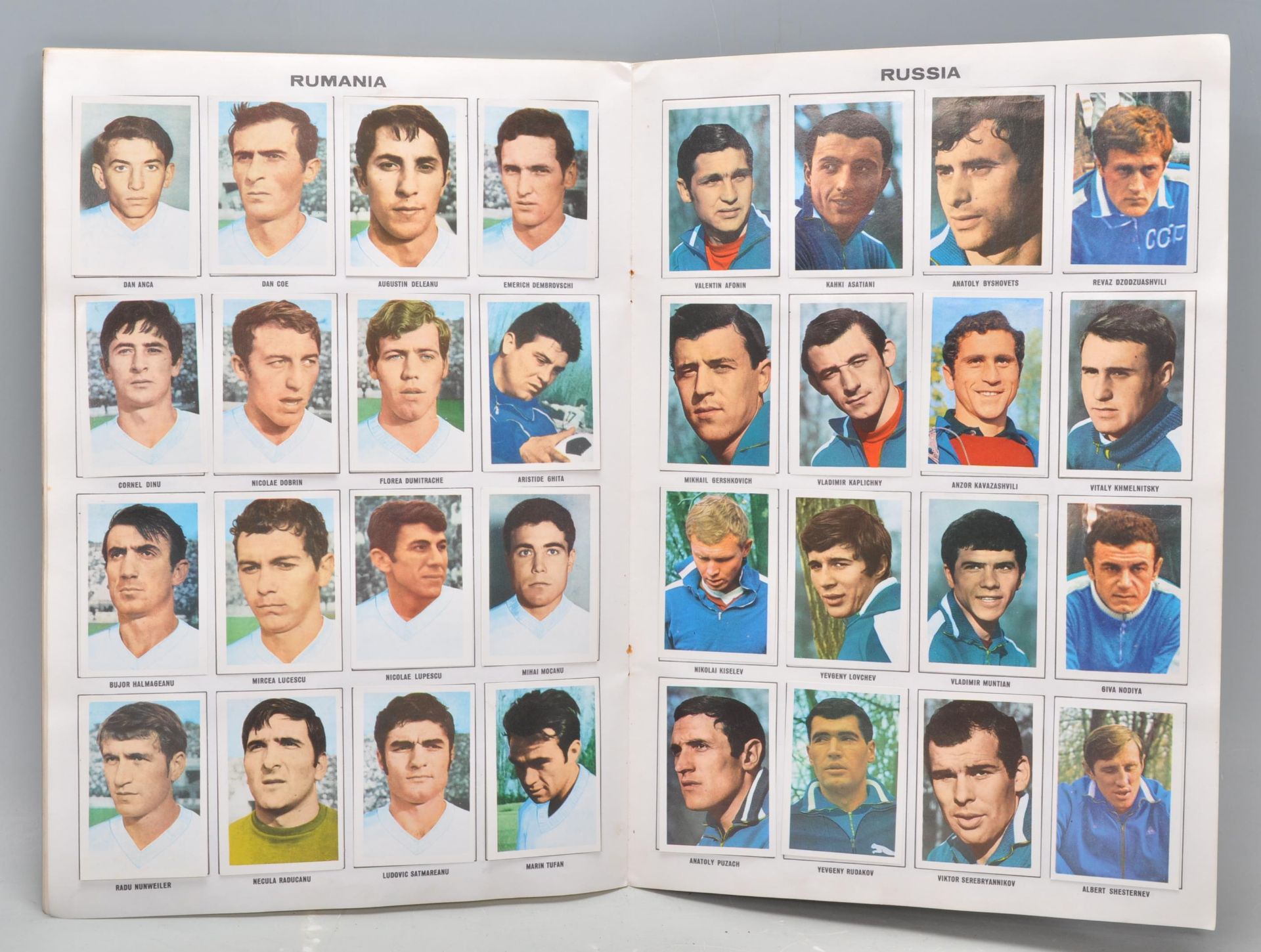 A good 1970's Mexico 70 world cup soccer football stars sticker album complete. Measures 34.5 cm - Bild 10 aus 12