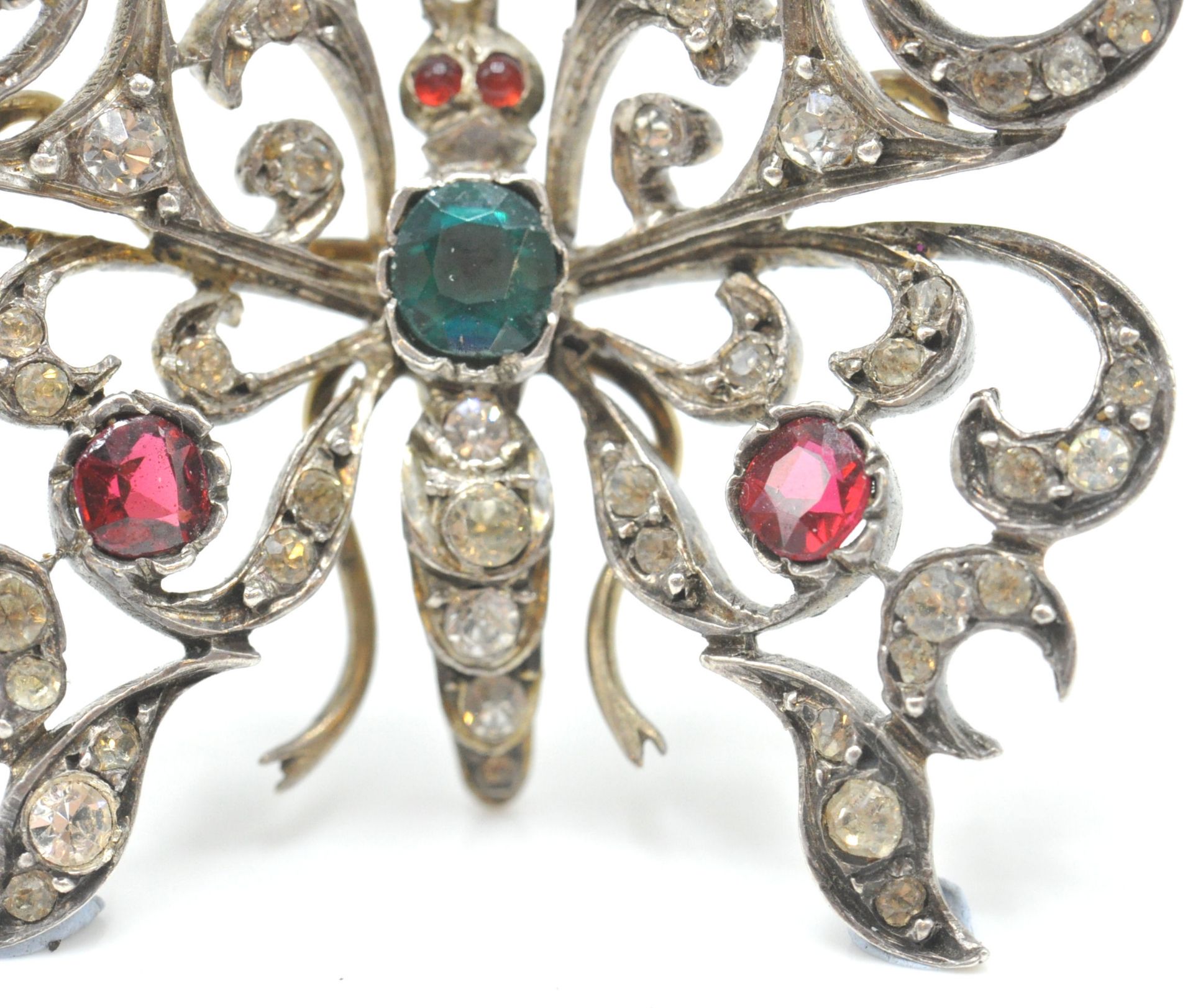 A believed 19th century silver, half pearl and paste set butterfly brooch. The butterfly set with - Bild 3 aus 8