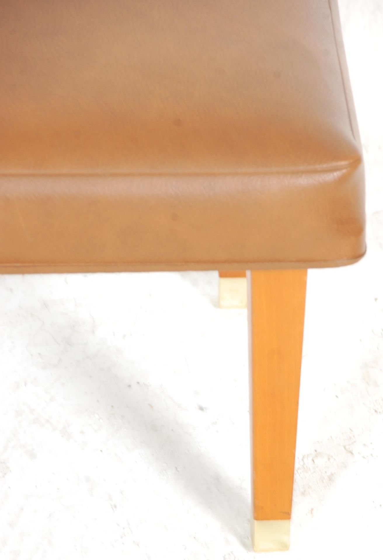A retro 20th Century foot stool raised on square tapering legs having brass caps supporting a - Bild 3 aus 5