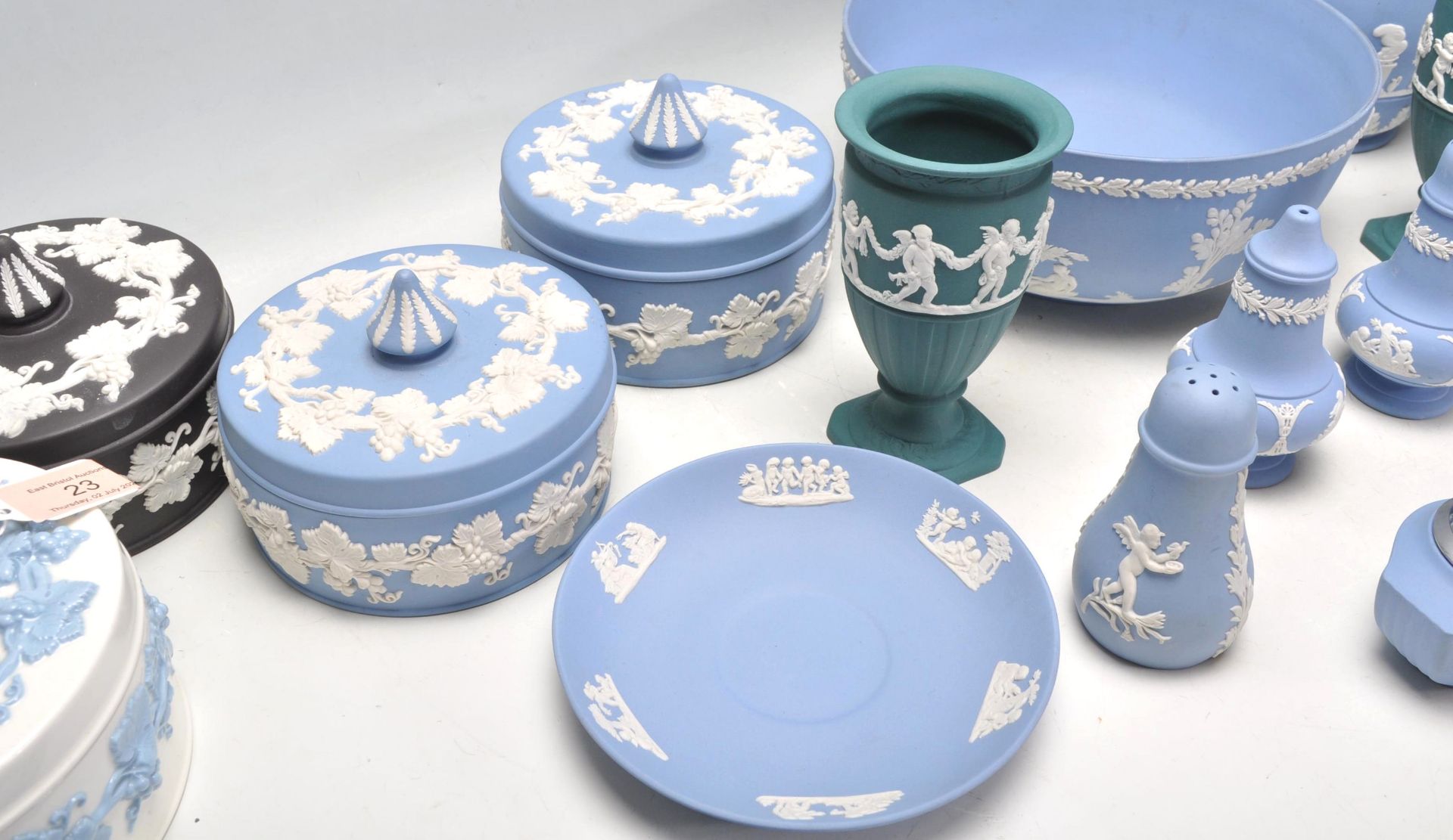 A big group of mostly Wedgwood Jasperware ceramics - Bild 5 aus 12