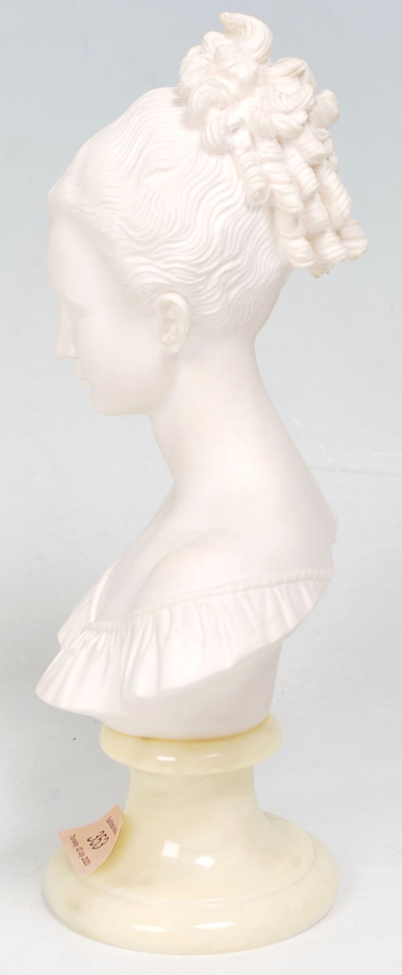 A 20th Century marble composite bust ornament in the form of a woman wearing an off the shoulder - Bild 4 aus 19