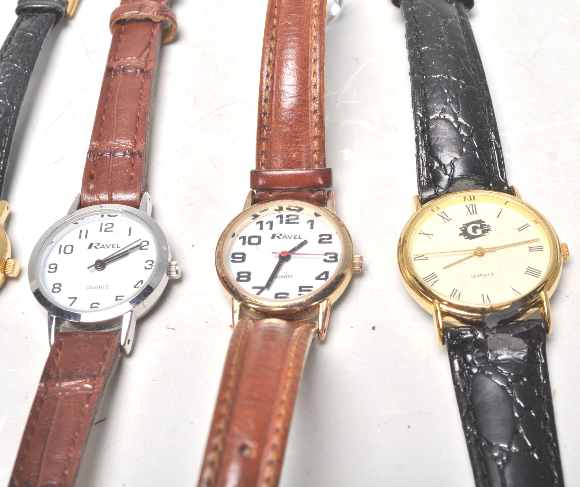 A collection of vintage ladies and gentleman's wrist watches of various different styles to - Bild 8 aus 15