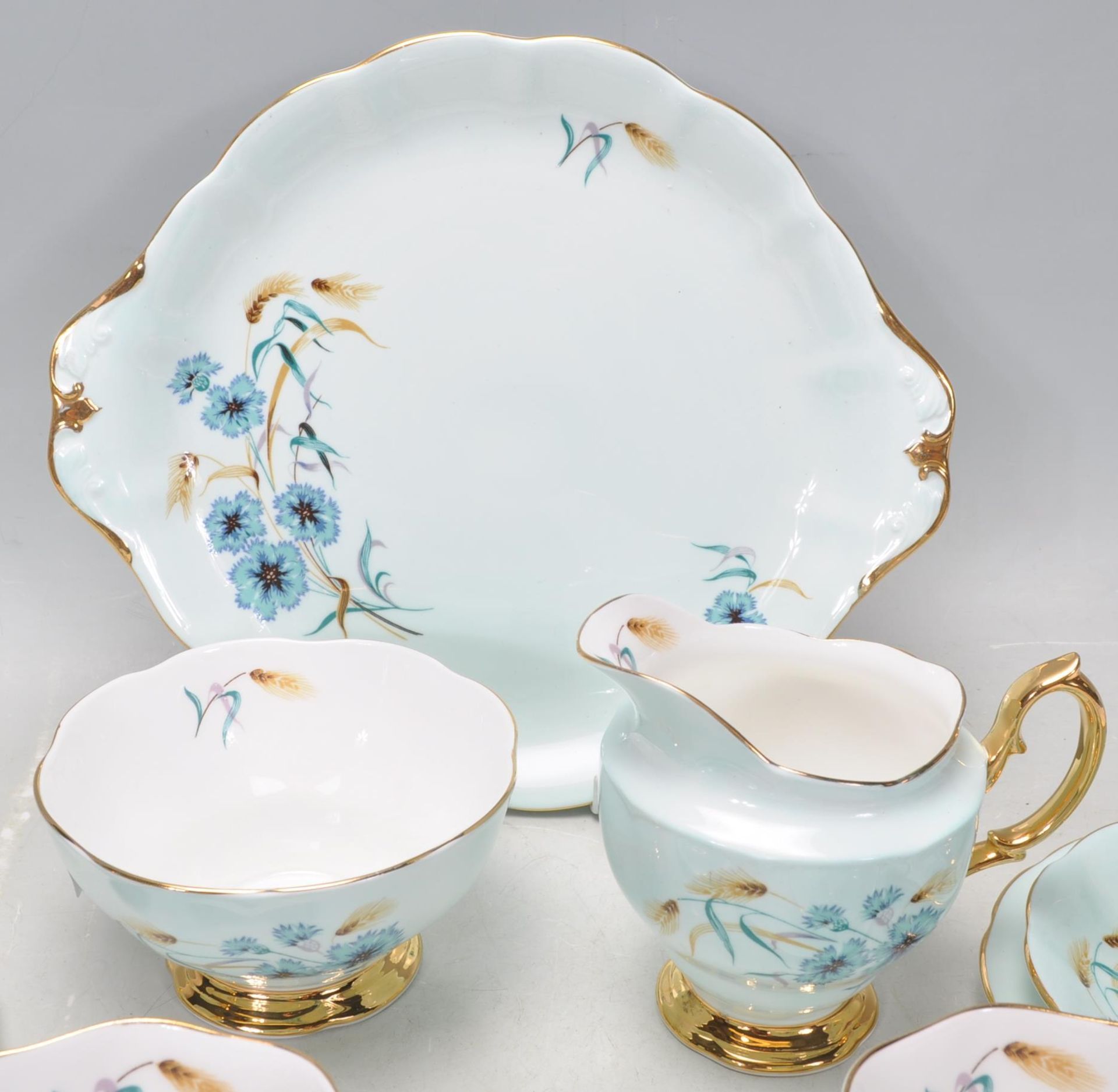 An vintage 20th Century Royal Albert fine bone china tea service all decorated in floral sprays - Bild 7 aus 10