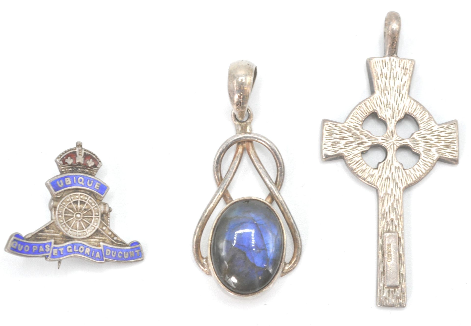 A collection of silver necklace pendants to include  ubique enamel military,  Victorian oval locket, - Bild 2 aus 6