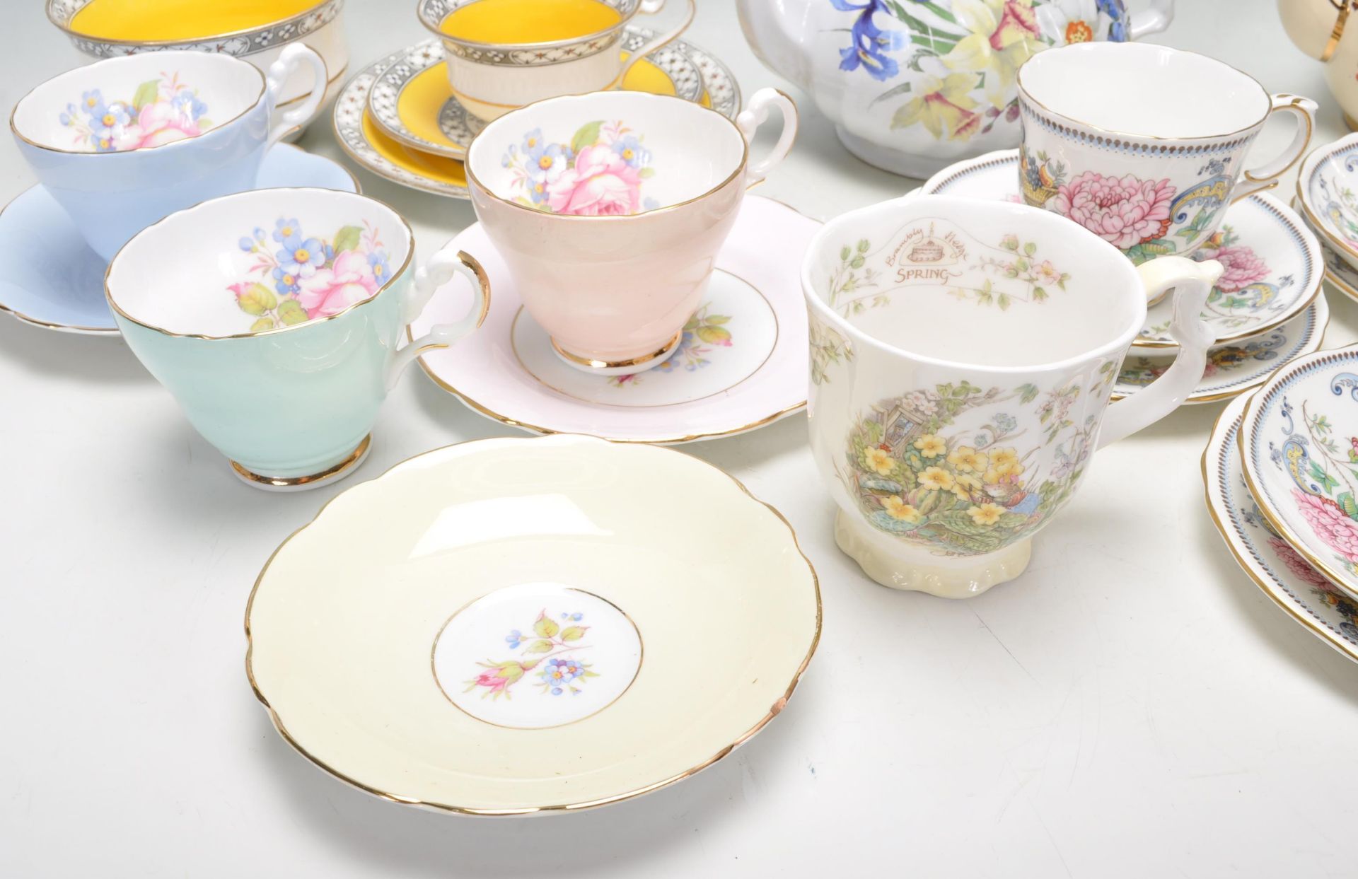 A collection of mixed vintage bone china tea service items, brands include Foley, Royal Doulton, - Bild 5 aus 17