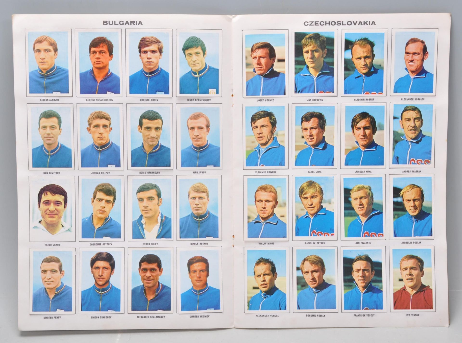 A good 1970's Mexico 70 world cup soccer football stars sticker album complete. Measures 34.5 cm - Bild 6 aus 12