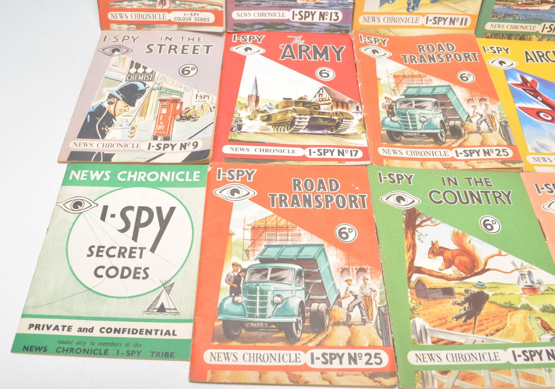 A collection of vintage I-Spy books to include; In - Bild 4 aus 5