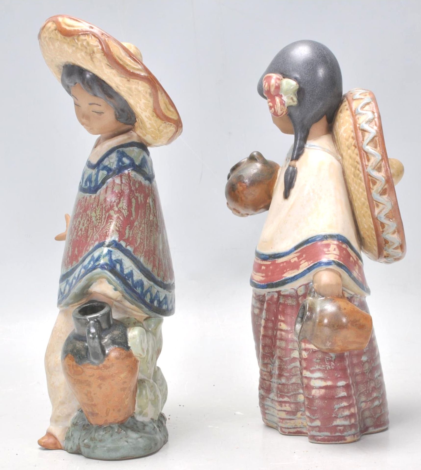 A pair of Lladro ceramic figurines in the form of a Mexican boy wearing a Sombrero and a poncho - Bild 4 aus 6