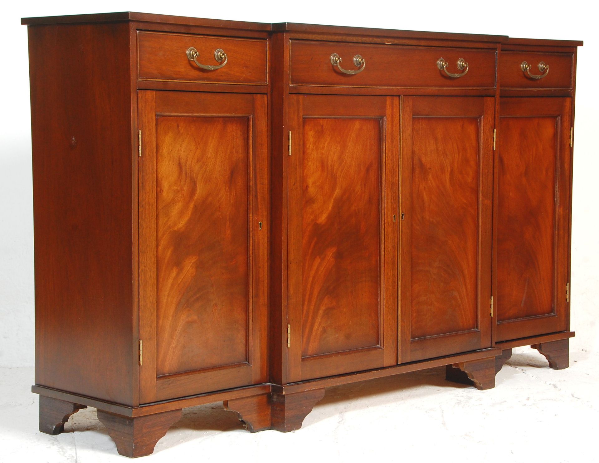 A Georgian revival small mahogany tallboy chest of drawers raised on bracket feet with a series of - Bild 7 aus 12
