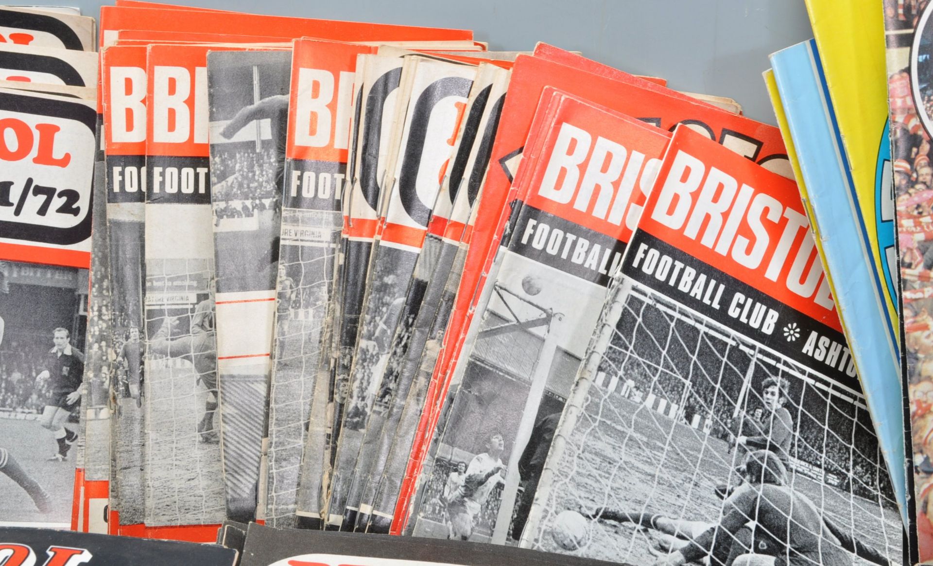 A large collection of vintage 1970's football programmes, mostly being Bristol related including - Bild 3 aus 7
