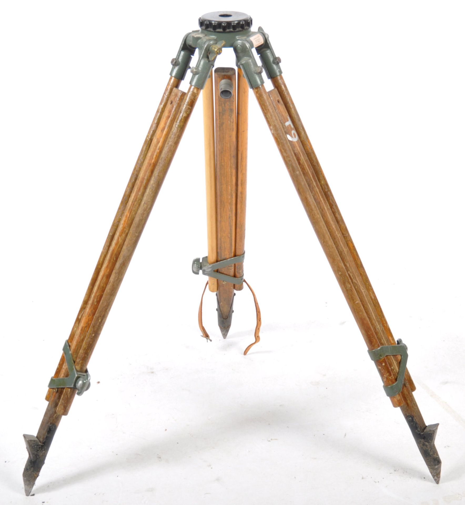 A good  early 20th century wooden and cast metal surveyors tripod stand. The tapering wooden legs - Bild 2 aus 5