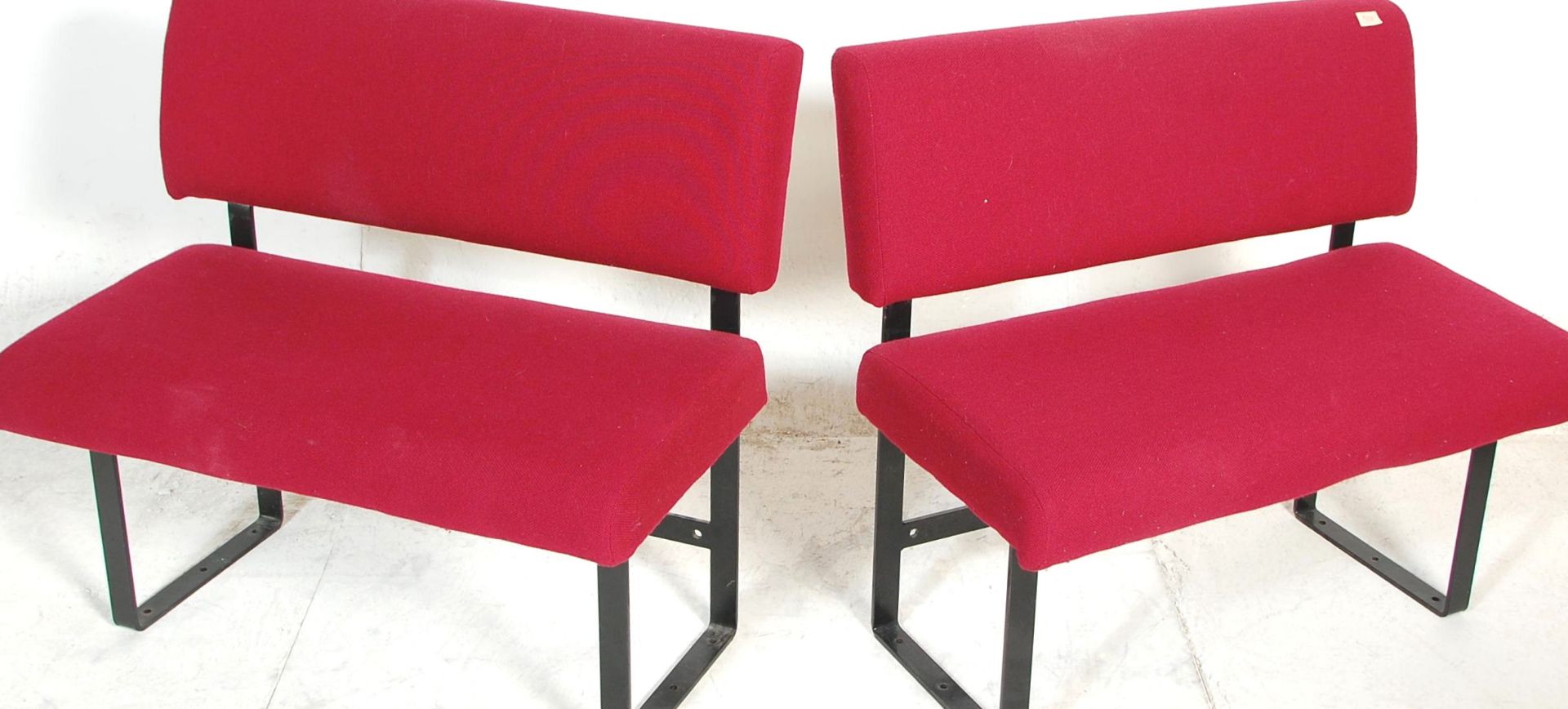 A pair of 20th Century design retro vintage lobby / reception waiting room seating benches / - Bild 3 aus 5