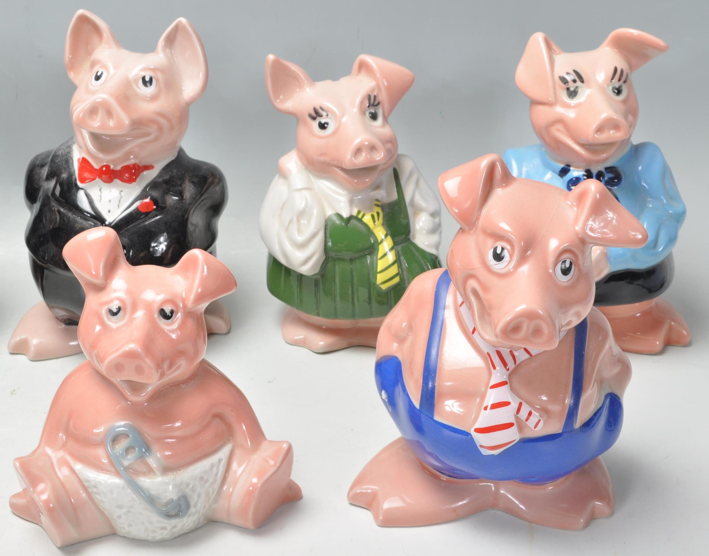 A collection / set of 20th century Wade Nat West Pigs ( see illustrations ). Measurements: 18 cm - Image 4 of 10