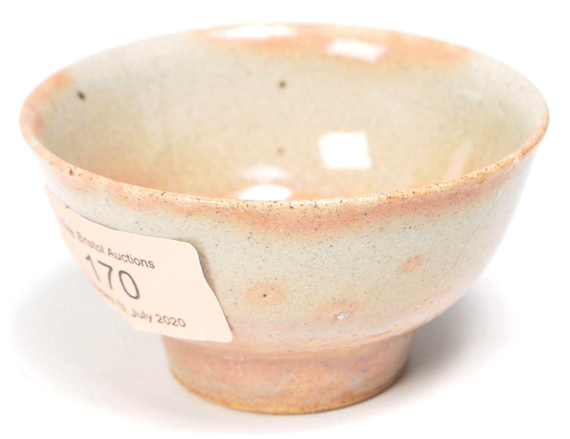 A collection of Chinese cream and green glaze finger bowls, rice bowls and saki cups. To include - Bild 17 aus 20