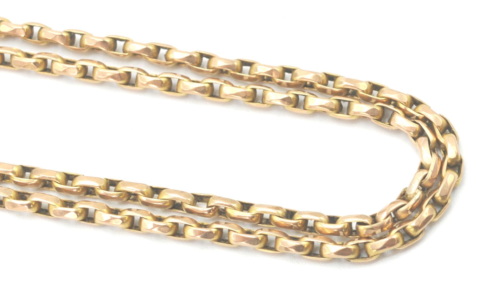 A large 9ct gold langard / necklace chain with kerb linkage measuring total length of 138cms and set - Bild 2 aus 5