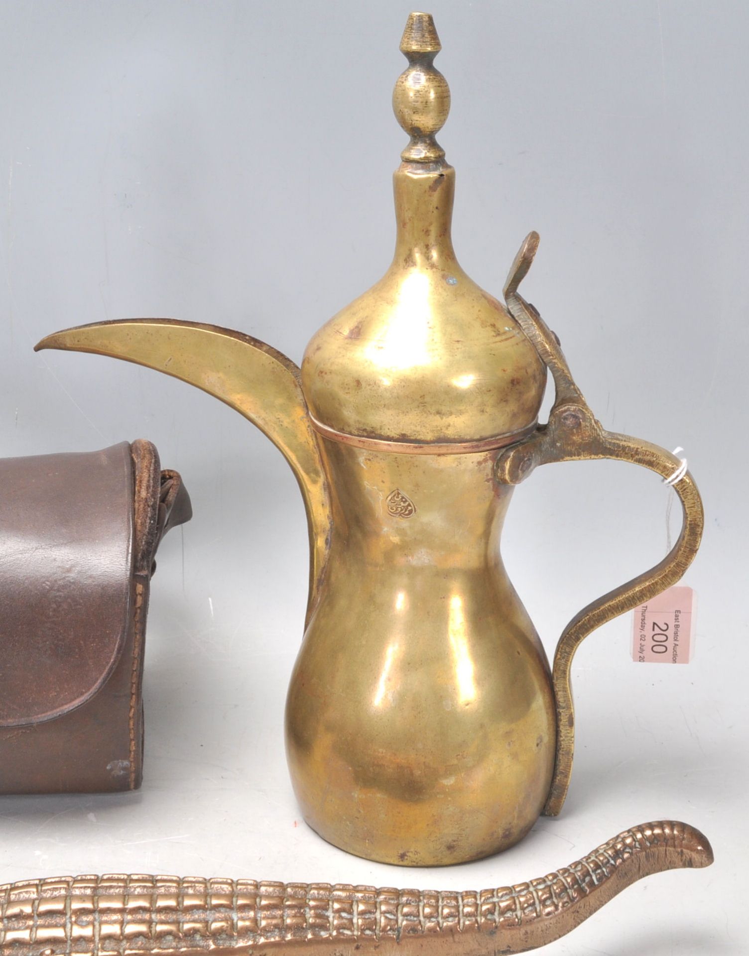 A mixed group of items dating from the 19th Century Century to include a brass Islamic Dahl Coffee - Bild 5 aus 7