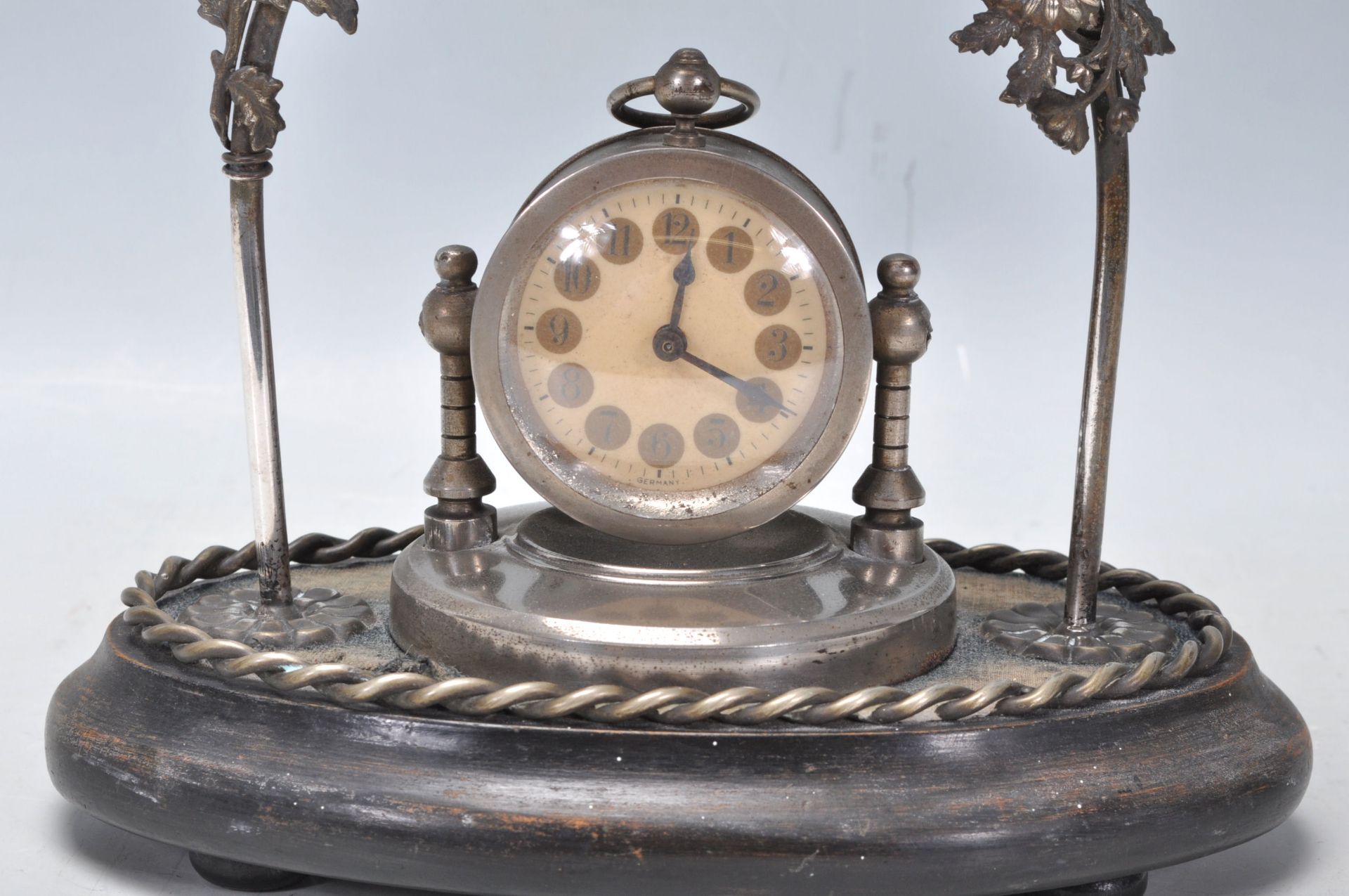 A 19th Century Victorian carved emu egg mantle clock depicting a kangaroo and a large bird with an - Bild 2 aus 10