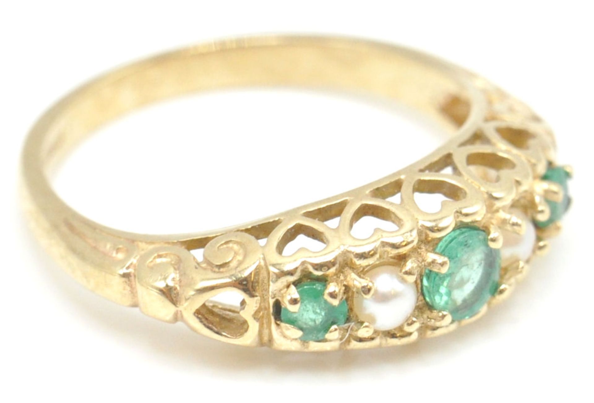 2 9ct gold hallmarked rings. To include a 9ct Birmingham hallmarked emerald and half pearl ring - Bild 3 aus 16