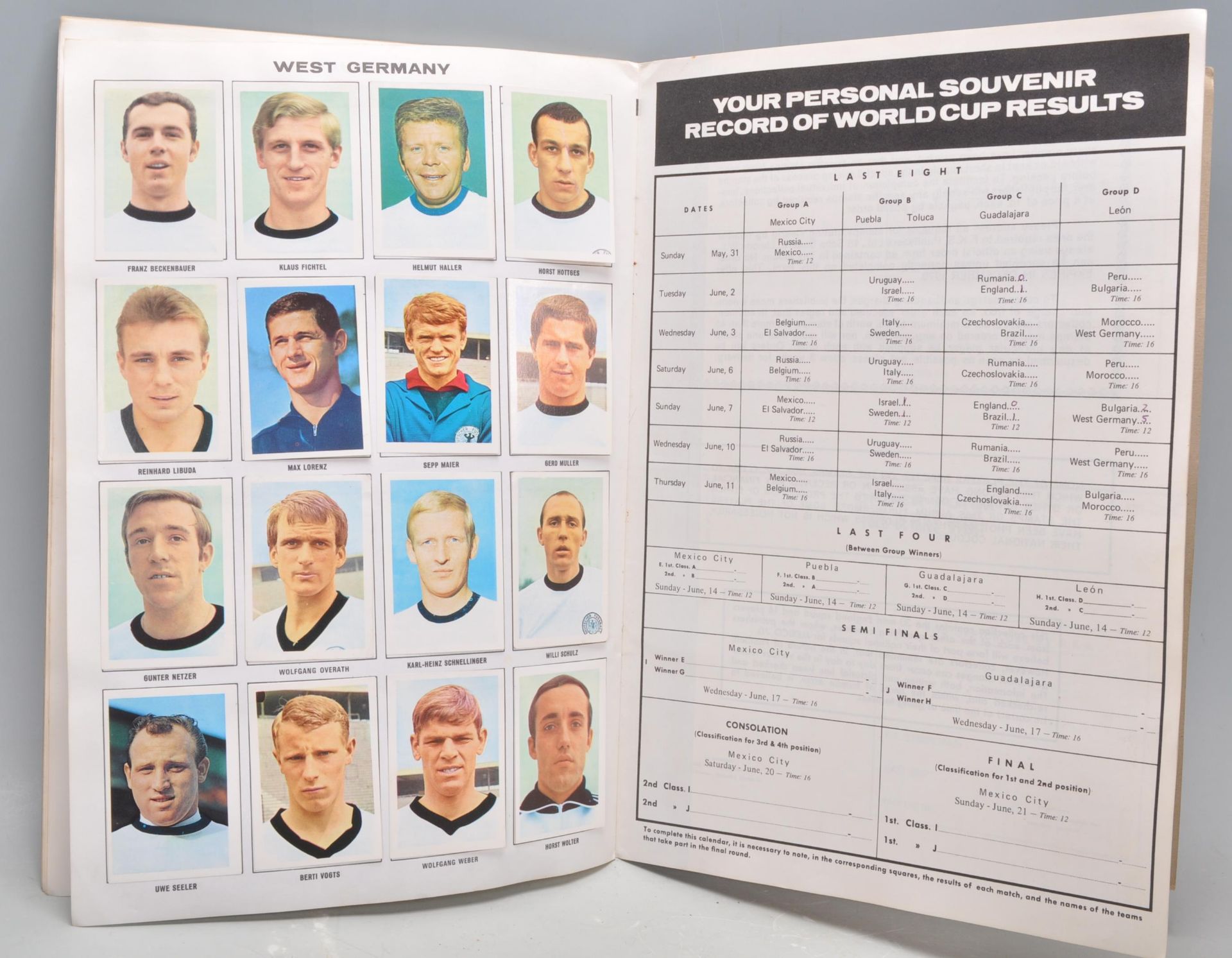 A good 1970's Mexico 70 world cup soccer football stars sticker album complete. Measures 34.5 cm - Bild 12 aus 12