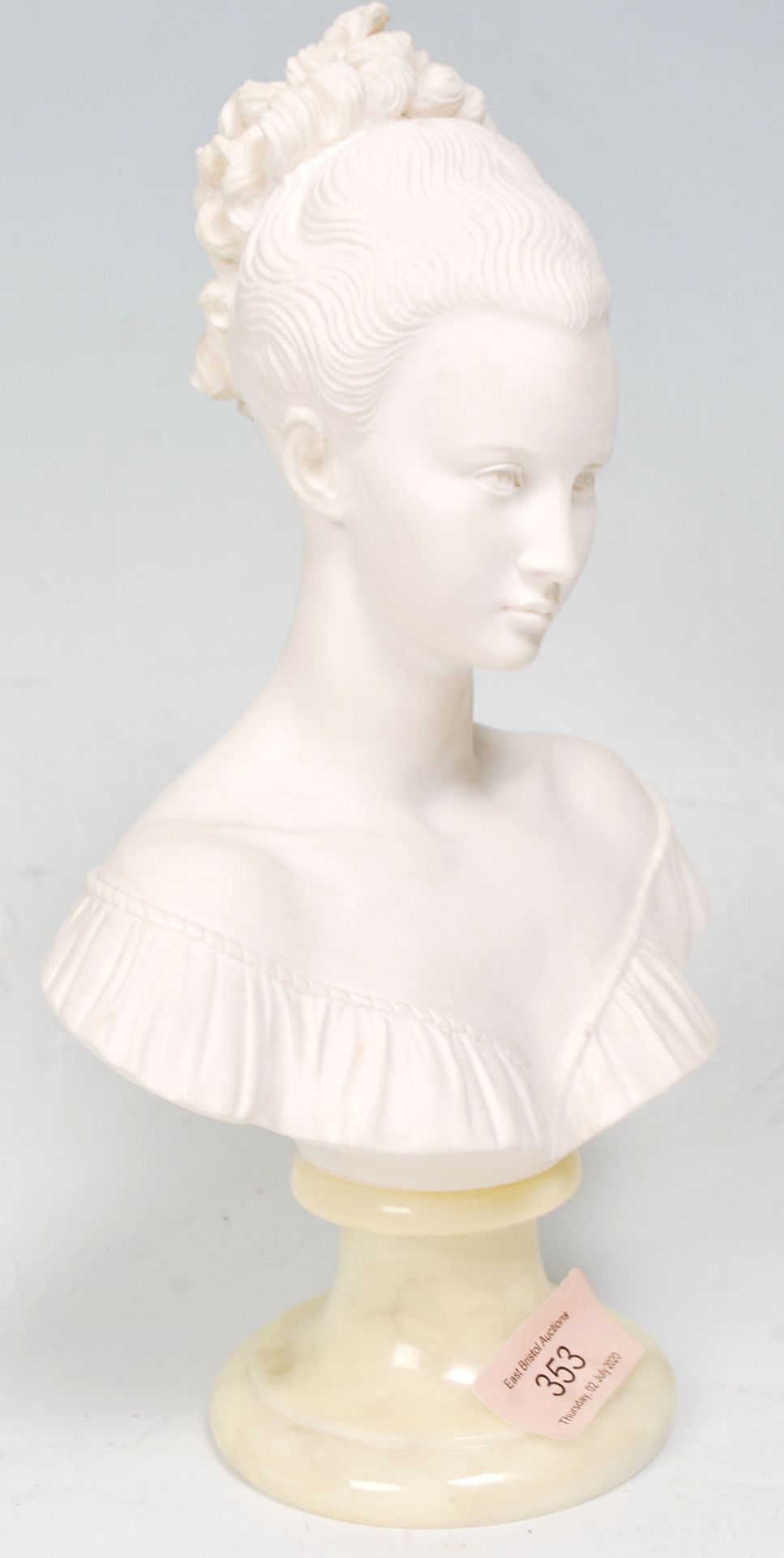 A 20th Century marble composite bust ornament in the form of a woman wearing an off the shoulder - Bild 2 aus 19