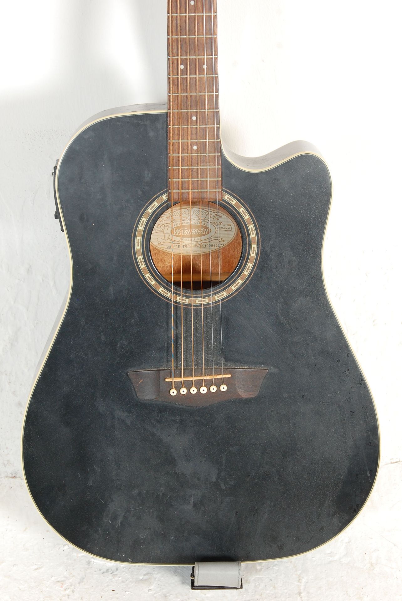 A good Washburn made six string acoustic guitar ha - Bild 3 aus 7