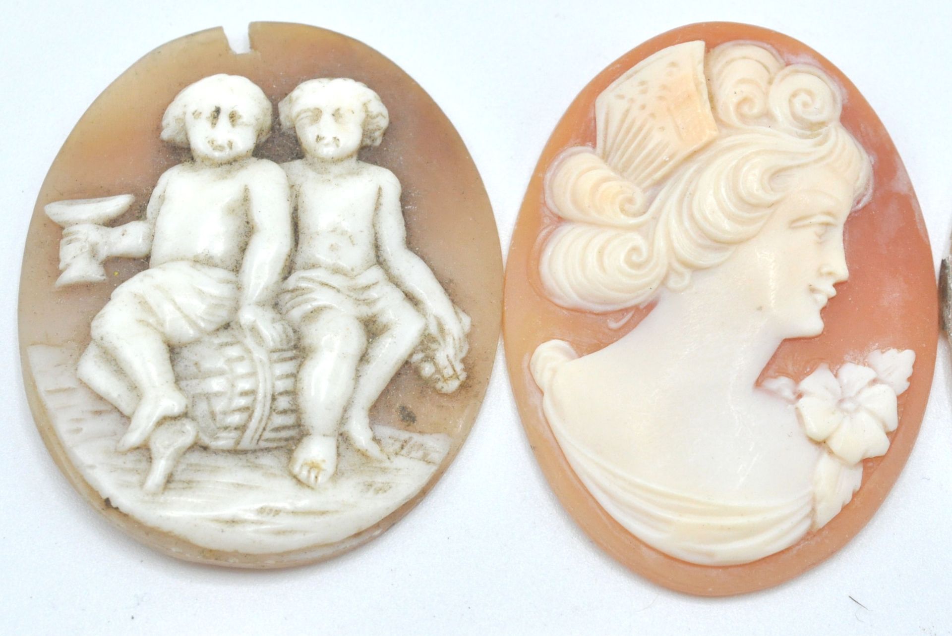 A collection of carved shell cameos dating from the 19th and 20th century. To include female - Bild 6 aus 8