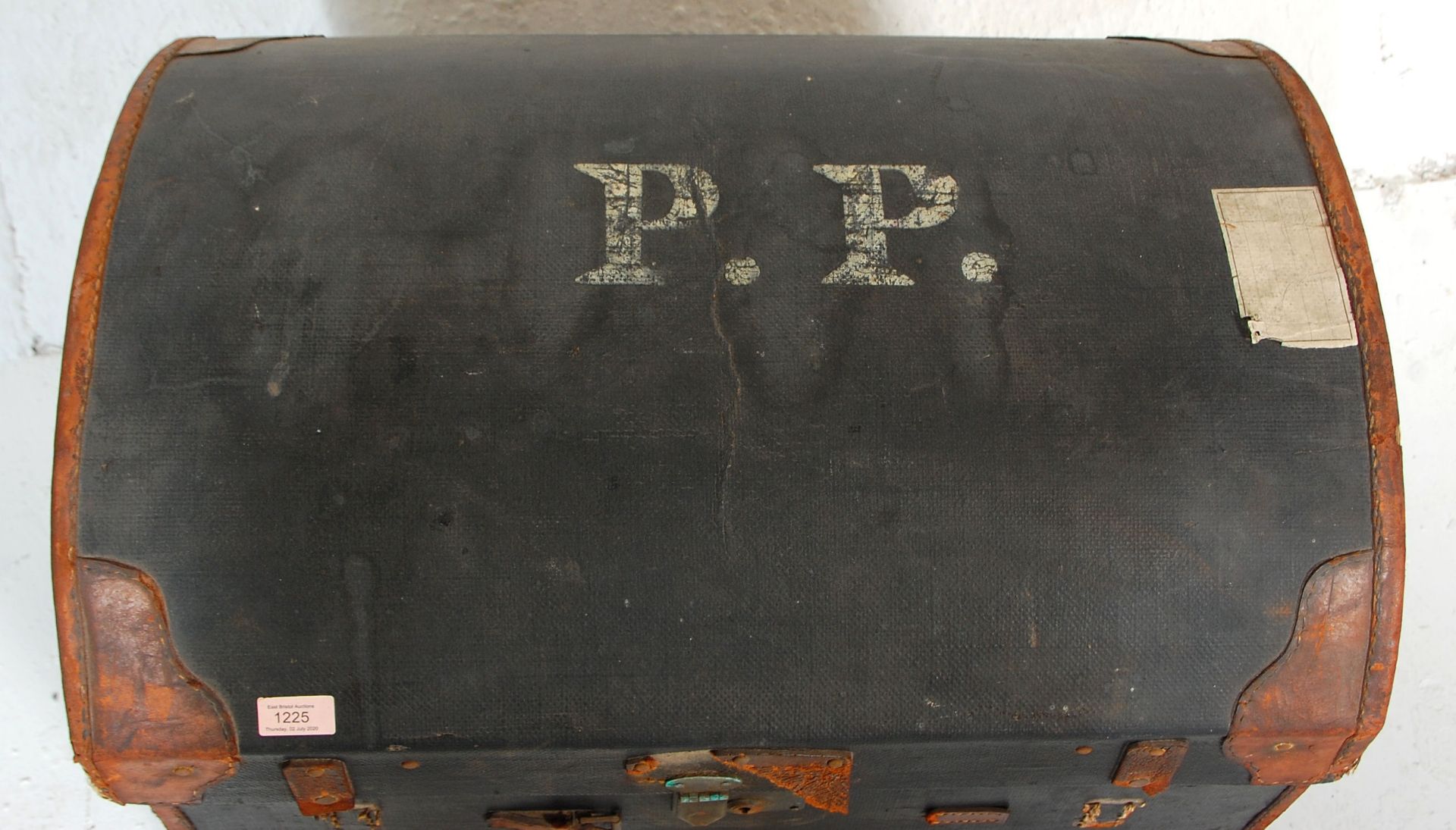 A late 19th Century Victorian domed top travelling trunk having an ebonised canvas body with brown - Bild 3 aus 5