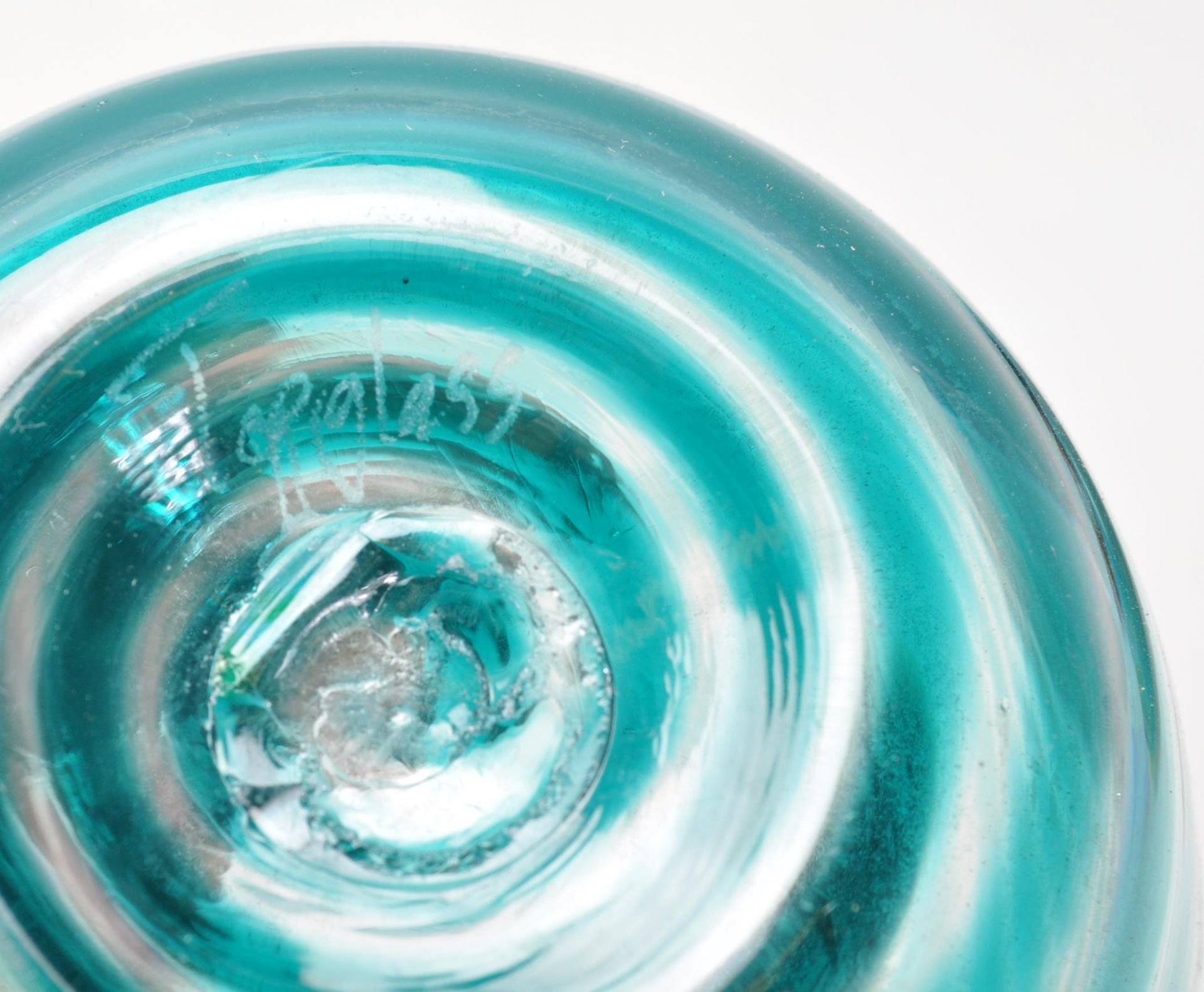 A Collection of retro vintage 20th Century studio art glass to include a Mdina blue swirl glass vase - Bild 10 aus 12
