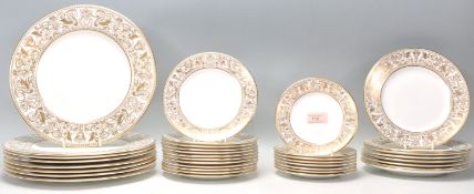 Wedgwood Gold Florentine - A Fine Bone China English part dinner service by Wedgwood in the Gold