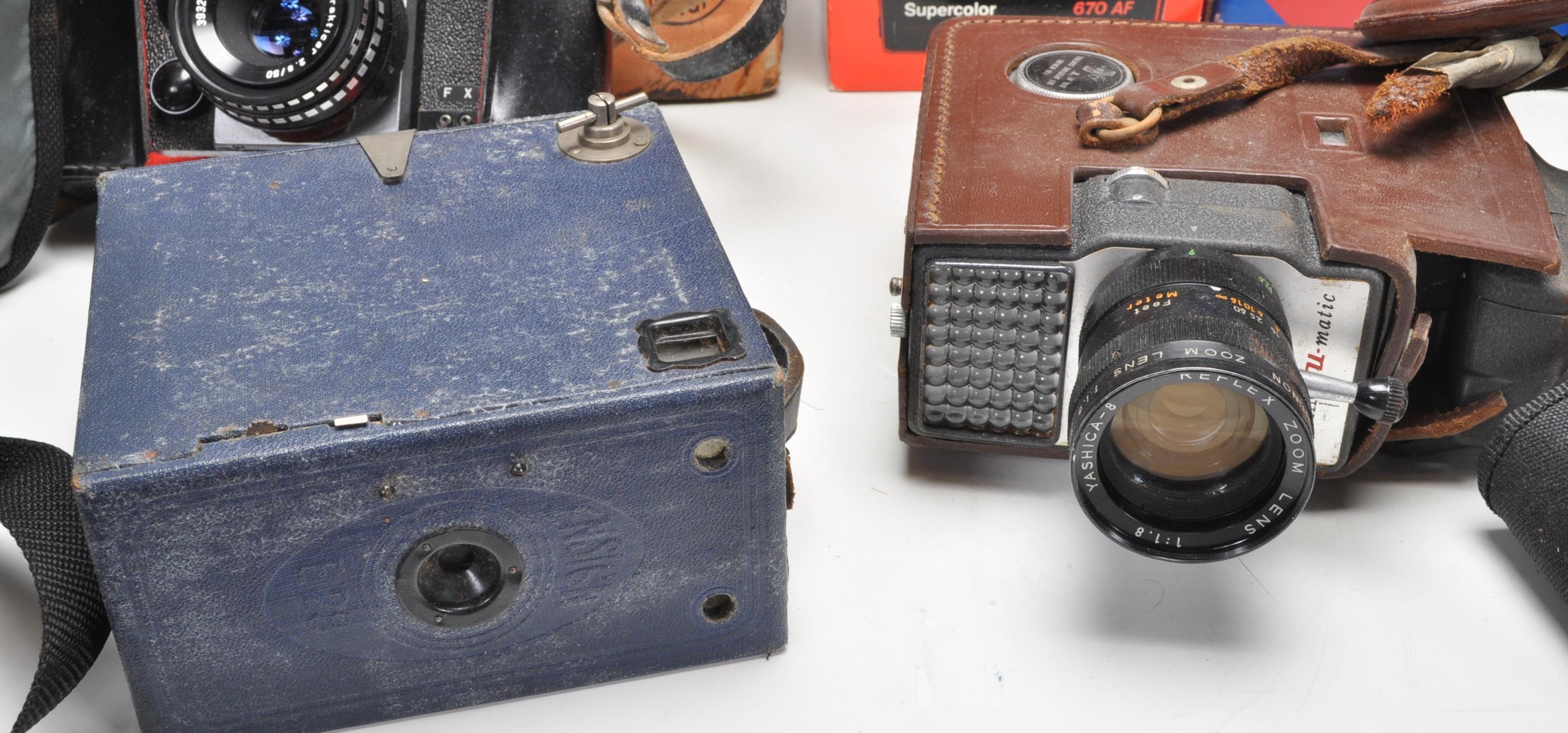 A collection of vintage cameras to include a Polaroid Supercolor 670 AF camera, a Polaroid 636 - Image 5 of 10