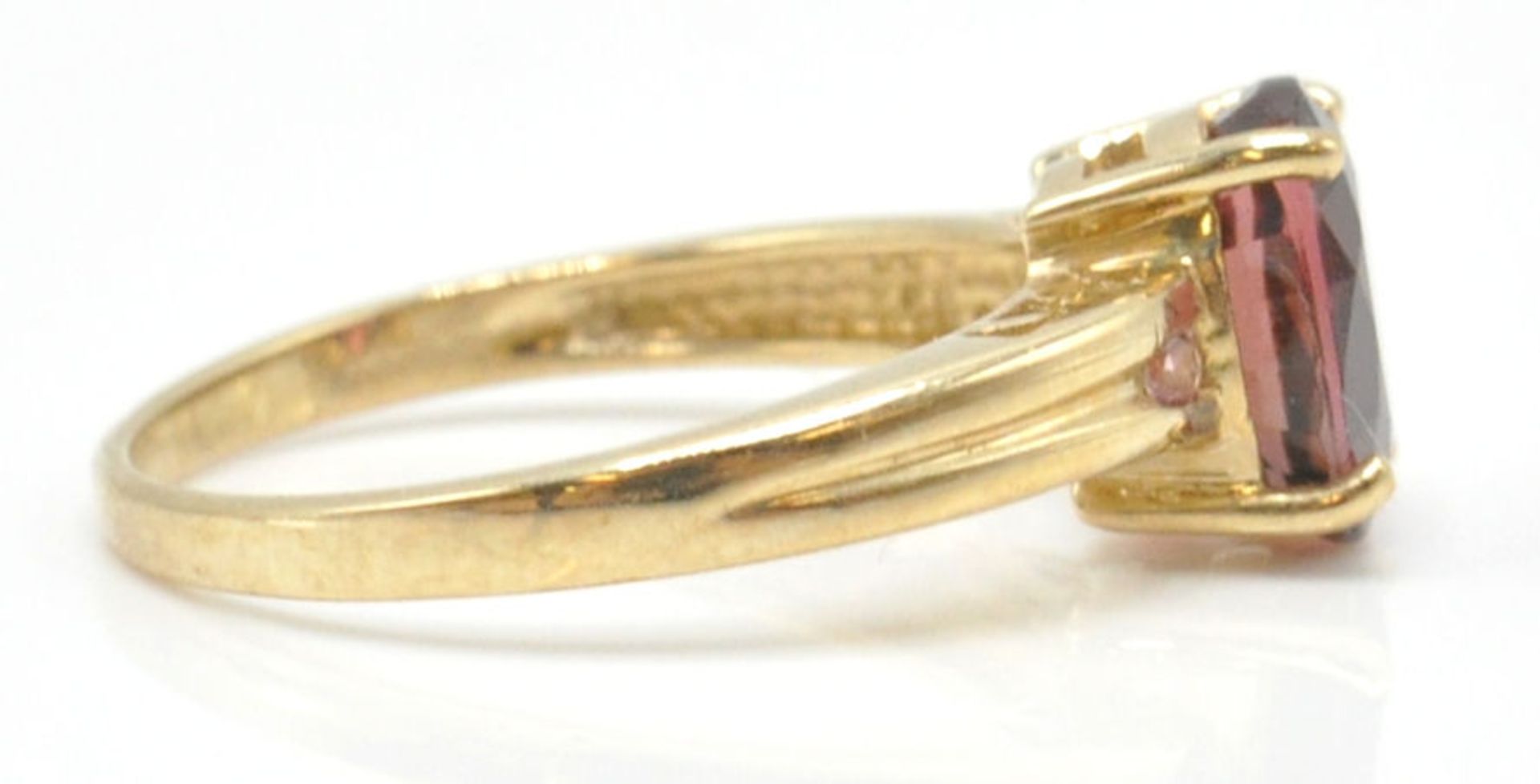 2 9ct gold hallmarked rings. To include a topaz and diamond ring in shaped prong setting - Bild 4 aus 16