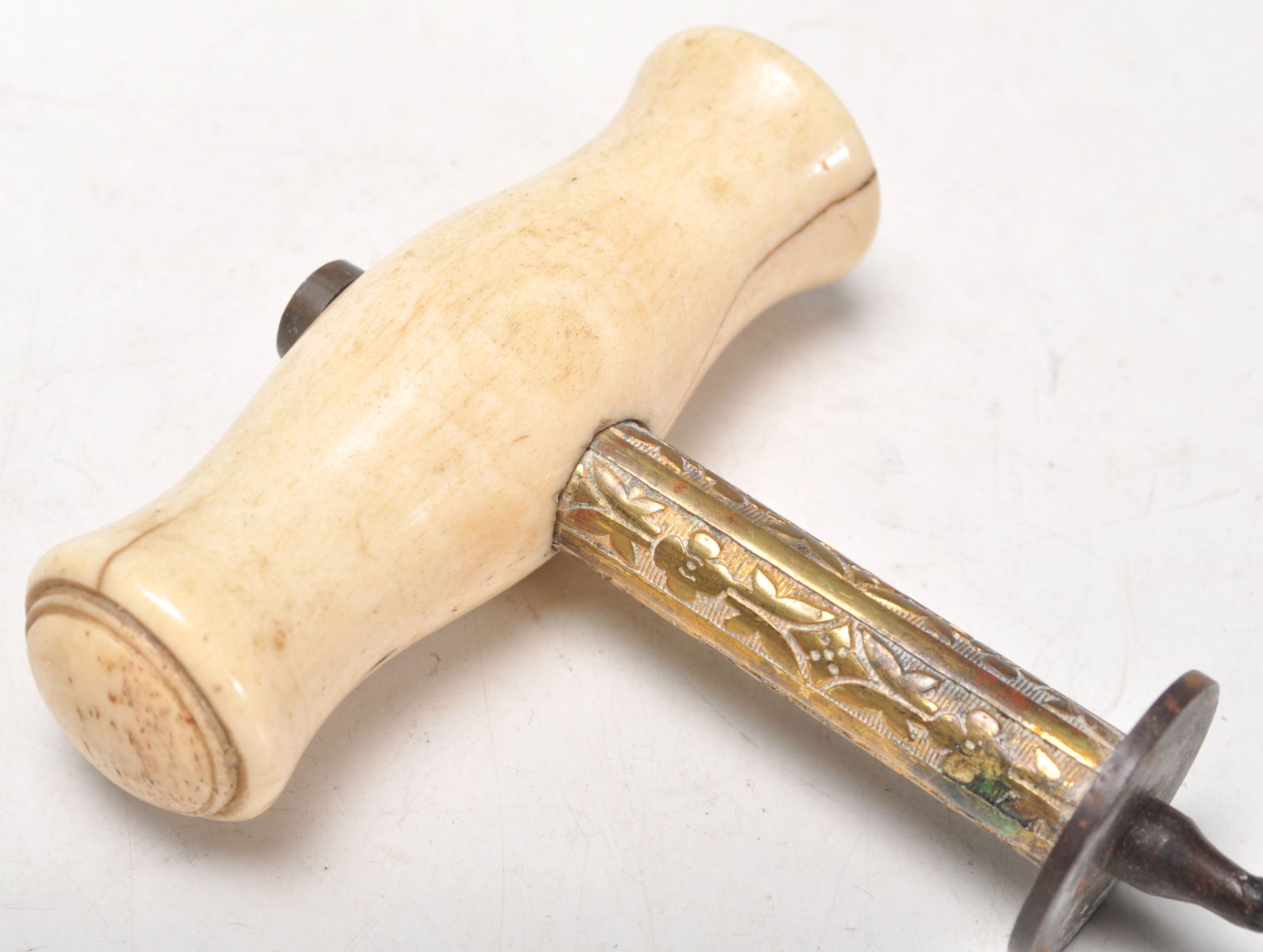 A 19th Century antique bone handled corkscrew havi - Image 2 of 7