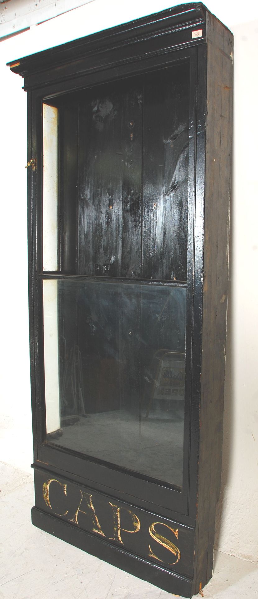 A 19th century Victorian shop haberdashery  display unit / display cupboard having a glazed door - Bild 6 aus 7