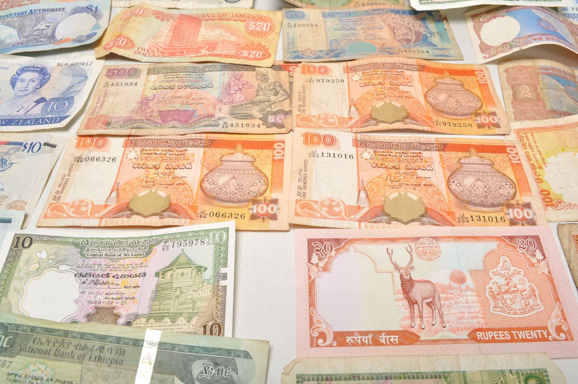 A collection of 20th Century bank notes to include Indian rupees and Caribbean notes including - Bild 6 aus 10