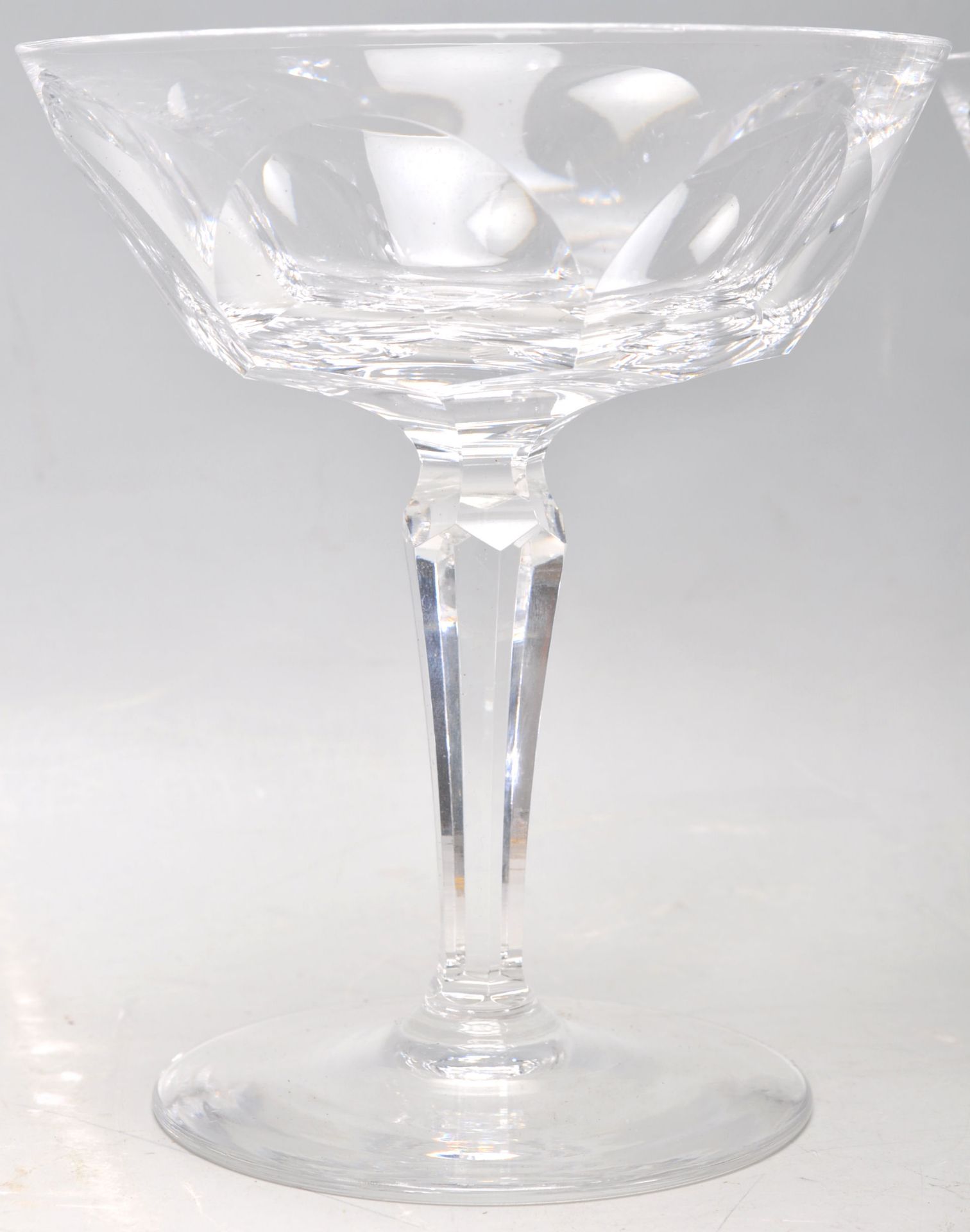 A set of four vintage Waterford crystal cut glass champagne / cocktail glasses having wide faceted - Bild 3 aus 5