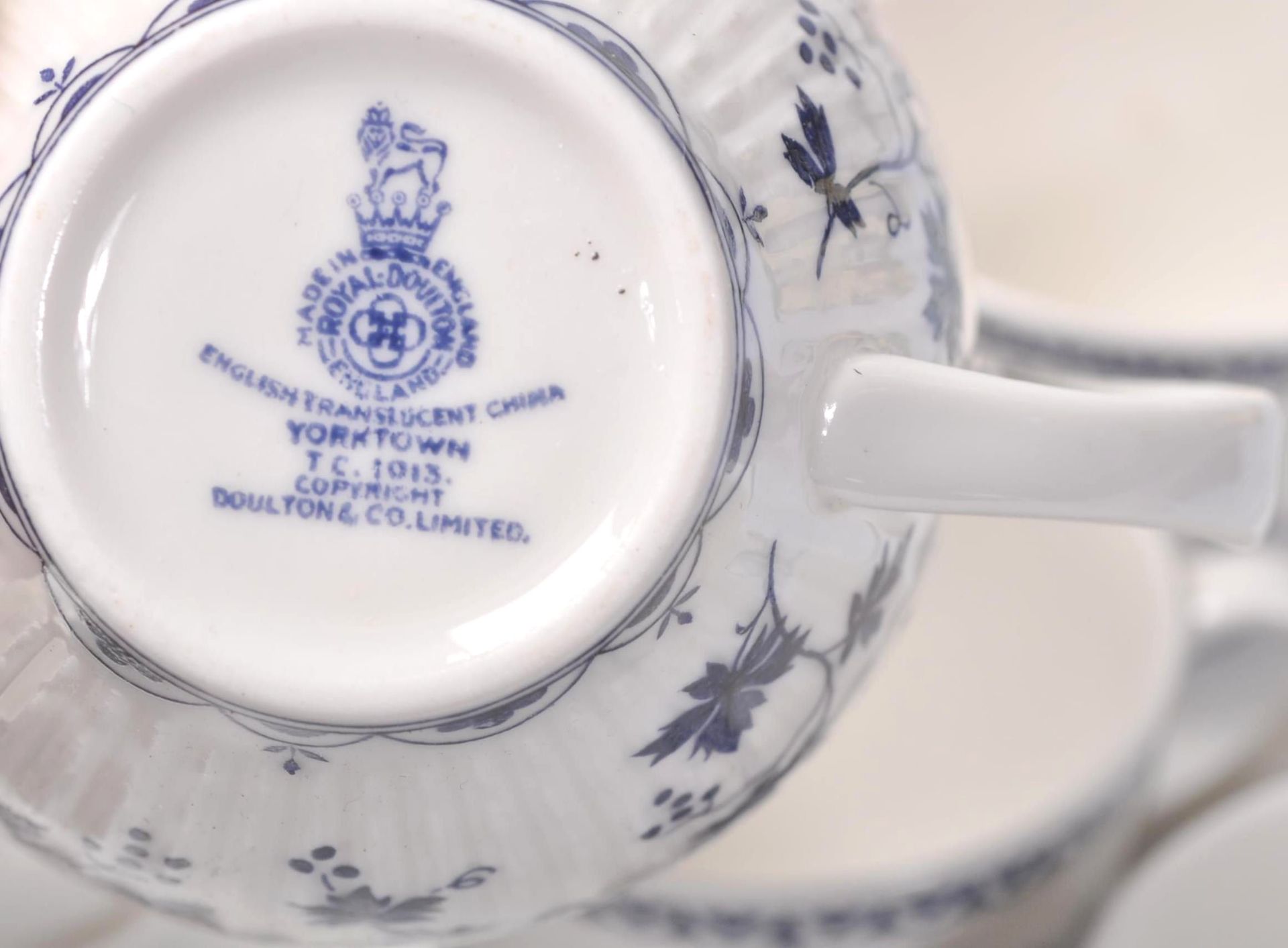 A collection of vintage bone china tea sets to include an Art Deco Burleigh ware tea set having - Bild 15 aus 15