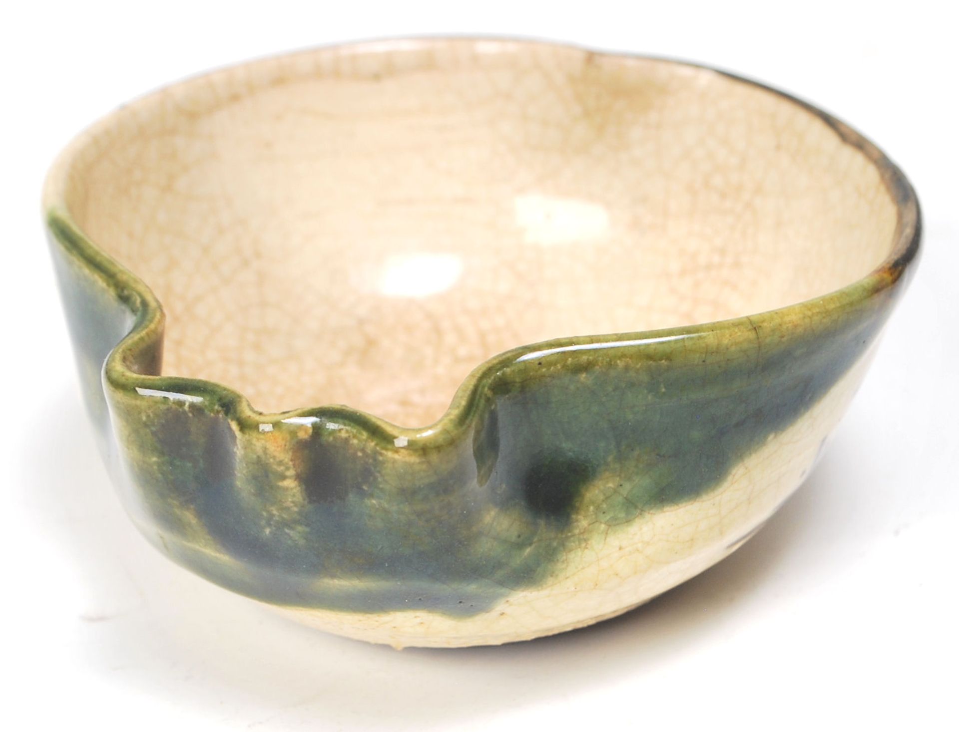 A collection of Chinese cream and green glaze finger bowls, rice bowls and saki cups. To include - Bild 13 aus 20