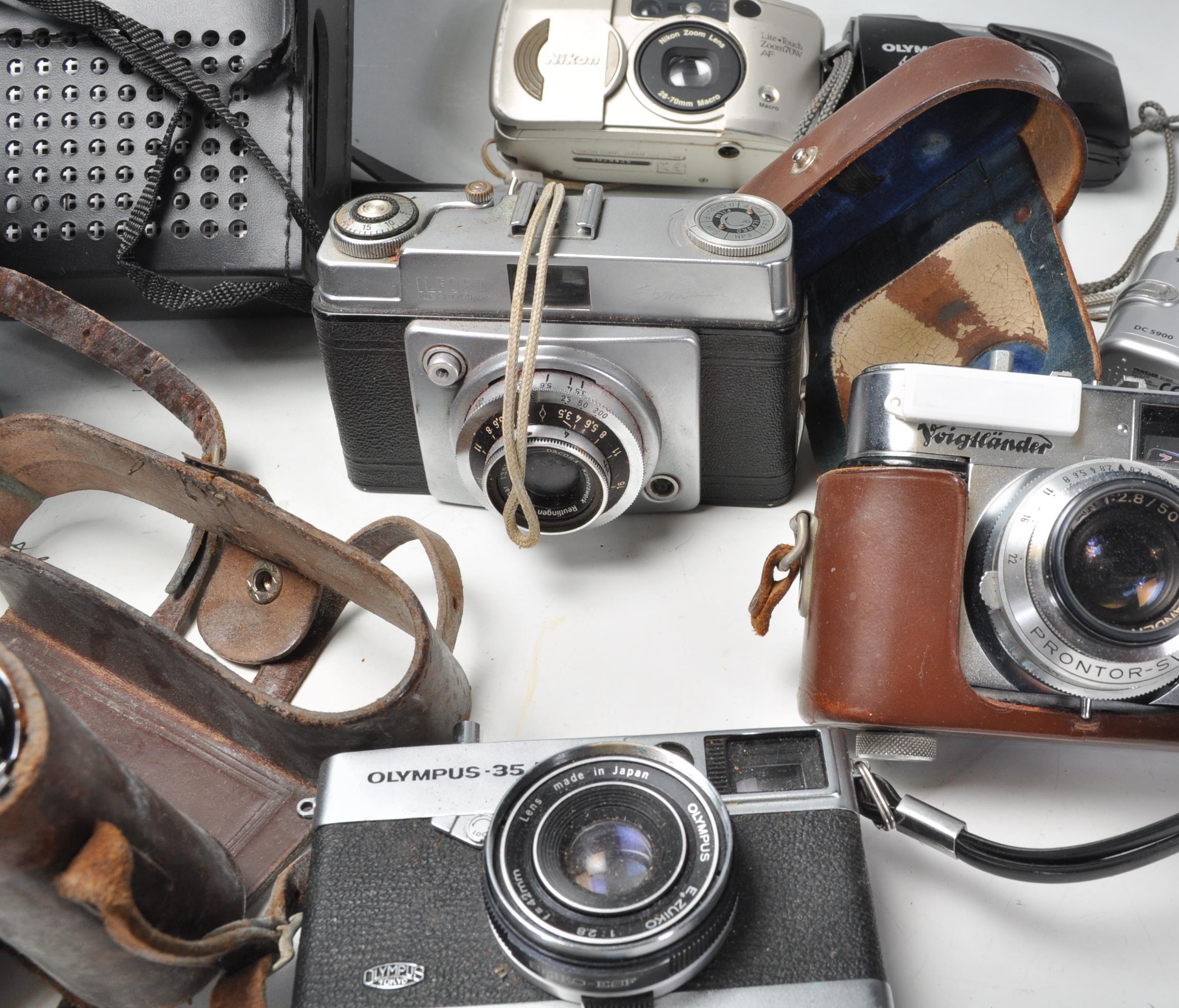 A collection of vintage cameras to include a Polaroid Supercolor 670 AF camera, a Polaroid 636 - Image 7 of 10