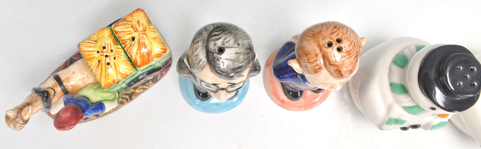 A collection of vintage chine collectable cruets to include novelty cruets in the form of Tony Blair - Bild 3 aus 13