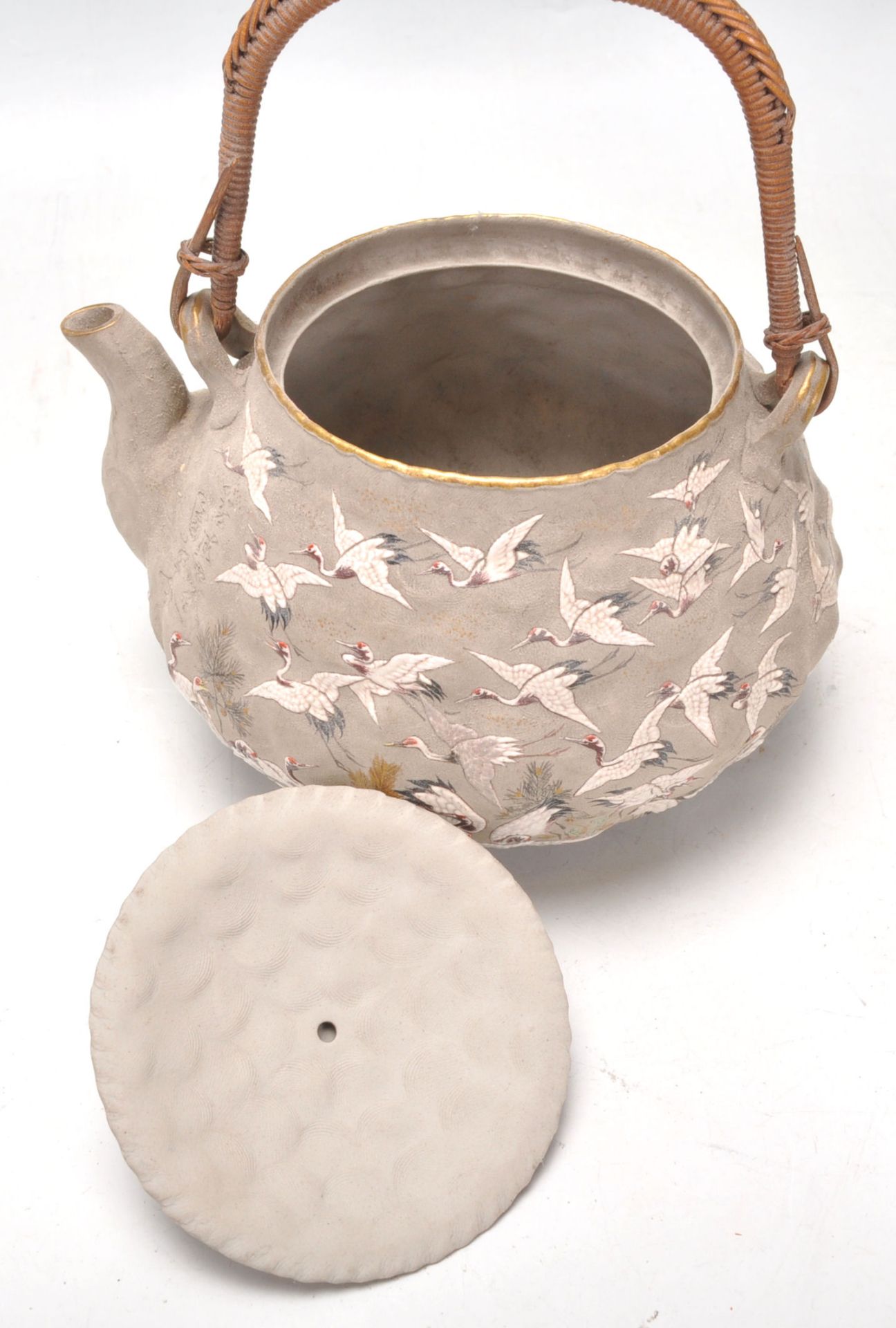 An unusual Chinese hand painted terracotta teapot being decorated with a grey ground highly detailed - Bild 6 aus 7