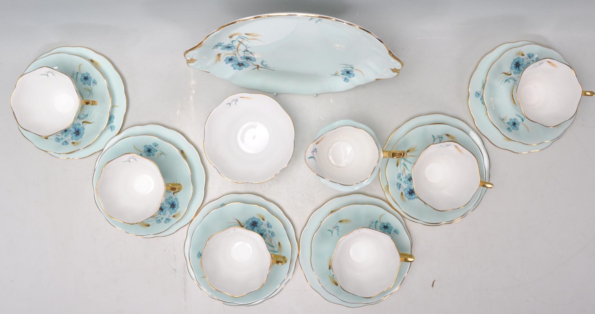 An vintage 20th Century Royal Albert fine bone china tea service all decorated in floral sprays - Bild 8 aus 10