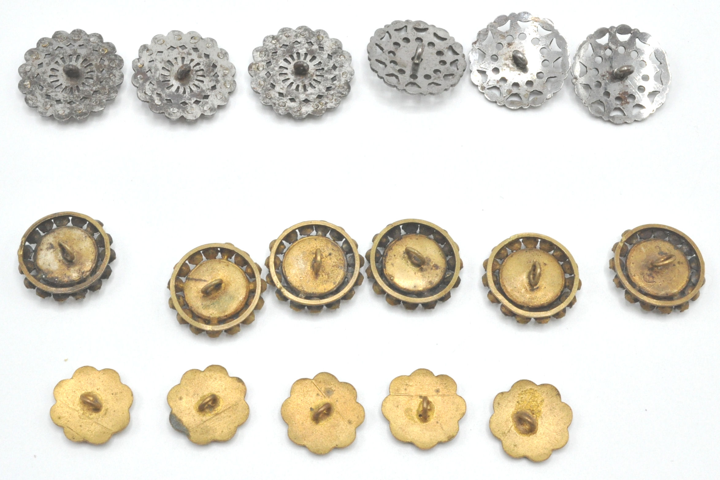 A collection of 19th century buttons to include a 19th century facet cut steel set of six - Image 10 of 14