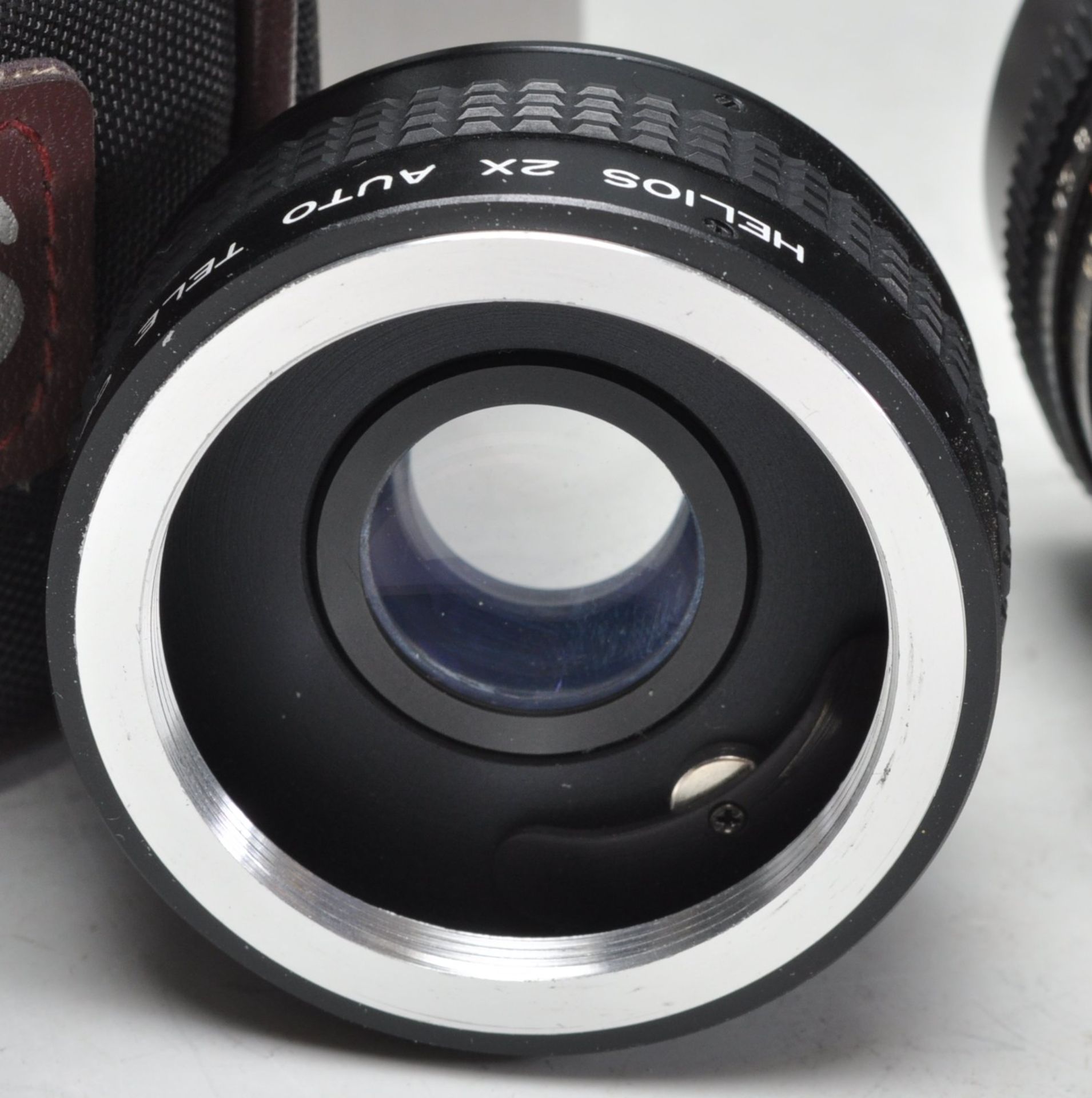 A group of camera lenses to include a Carle Zeiss Jena DDR MC Flektogon 2,4/35 lens, Carenar HOYA - Bild 2 aus 5