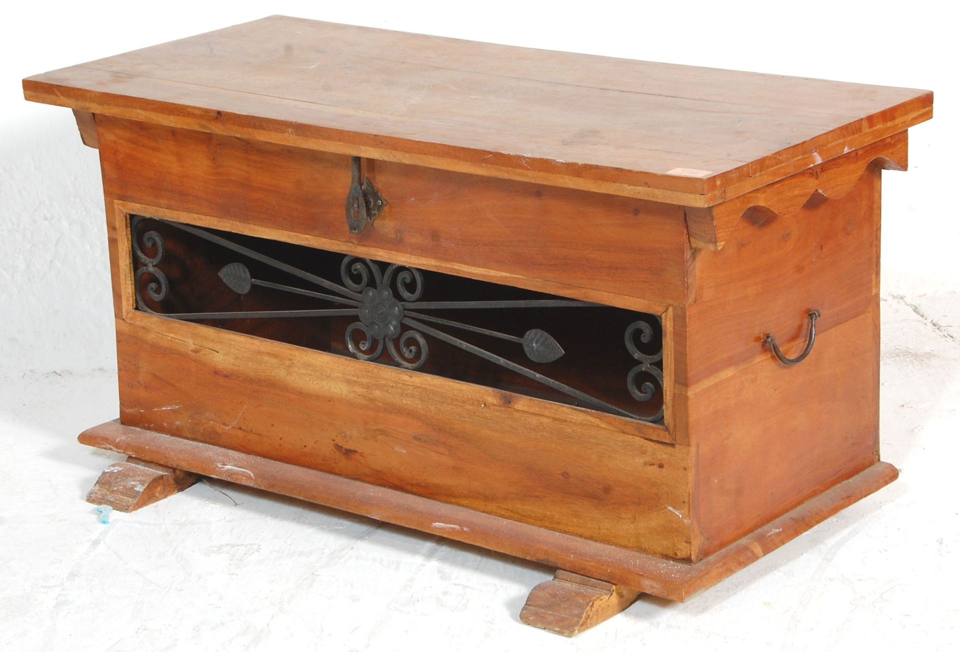 An unusual 20th century decorative hardwood Spanish Armada inspired casssone coffee table / - Image 6 of 7