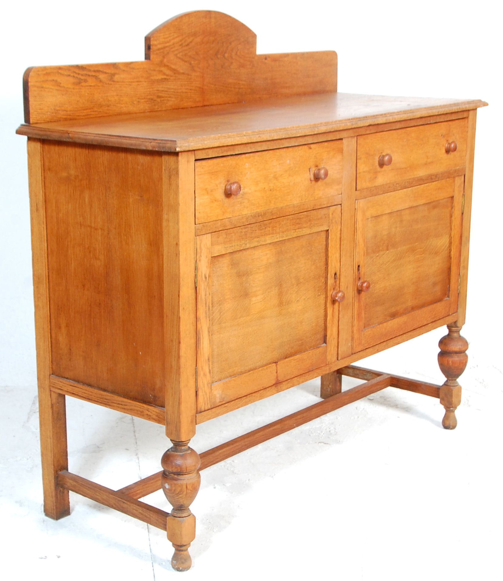 A 20th Century 1930's oak side cupboard / serving sideboard credenza having twin drawers above - Bild 4 aus 7