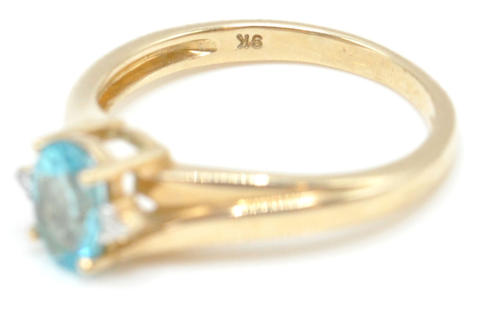 2 9ct gold hallmarked rings. To include a topaz and diamond ring in shaped prong setting - Bild 15 aus 16