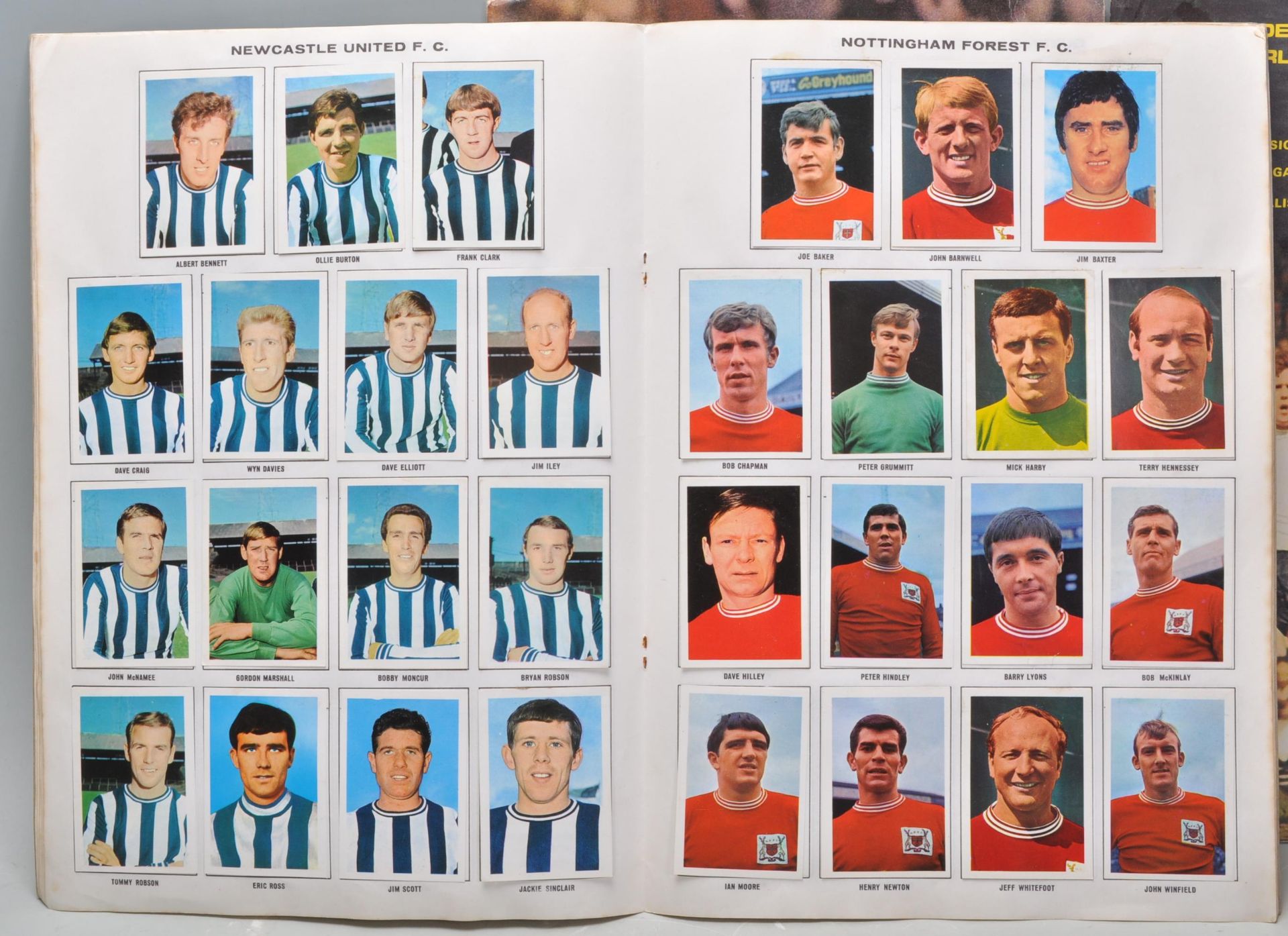 A group of three vintage football Soccer Stars sticker albums to include Gala Collection 1970/71, - Bild 9 aus 49